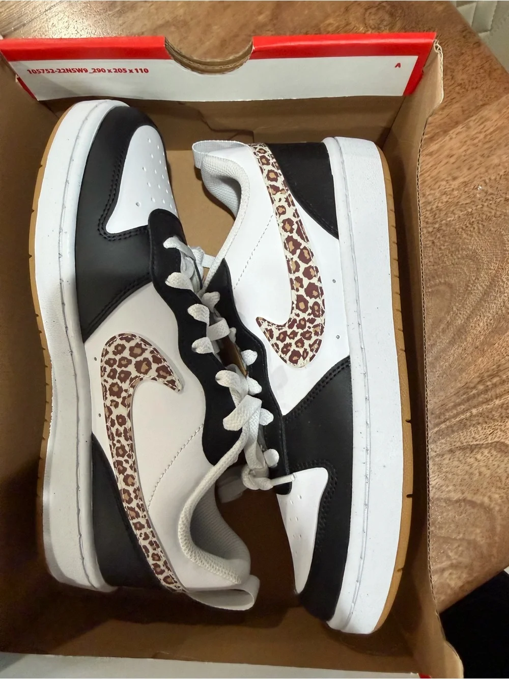 Nike kids Low-Top Sneaker - White/Black with Leopard Swoosh